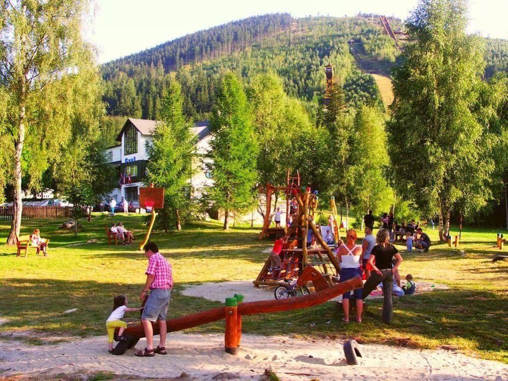 Hotel Harrachov Inn Kültér fotó